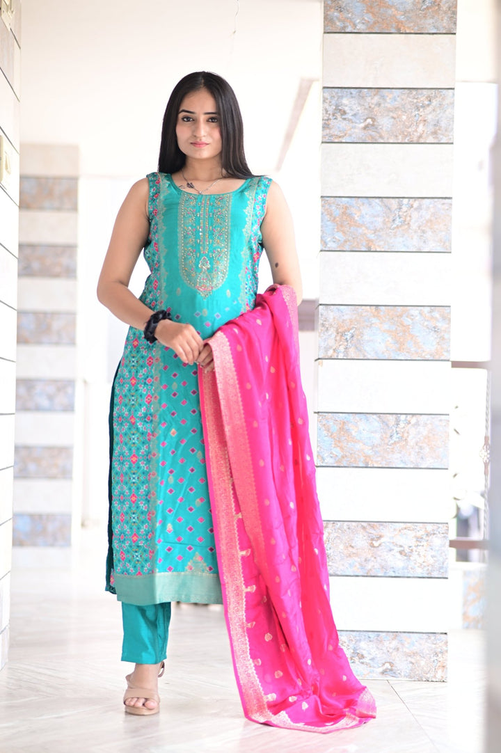 ETHNIC WEAR SET WITH PATOLA PRINT SILK TOP AND CONTRAST PURE NAZNIN DUPATTA WITH HANDWORK DETAILS - Shreenath Collection