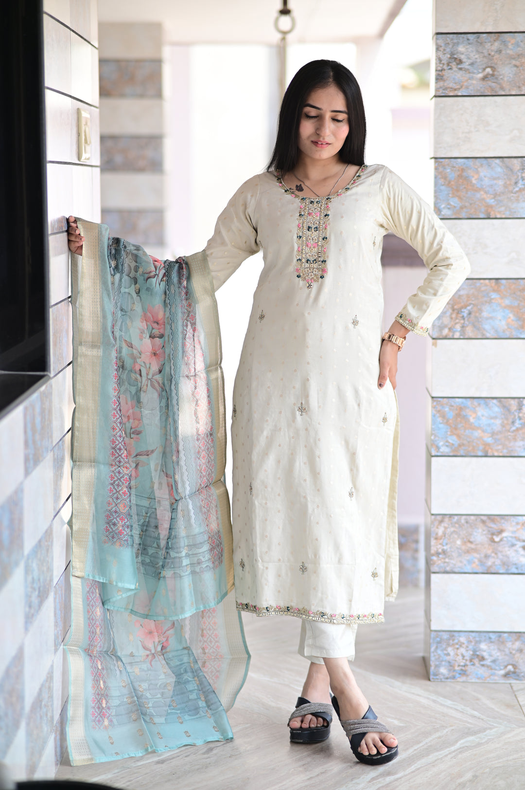 ELEGANT THREE-PIECE PURE SILK DRESS WITH BANARASI BORDER DUPATTA, FEATURING MIRROR AND HANDWORK DETAILS