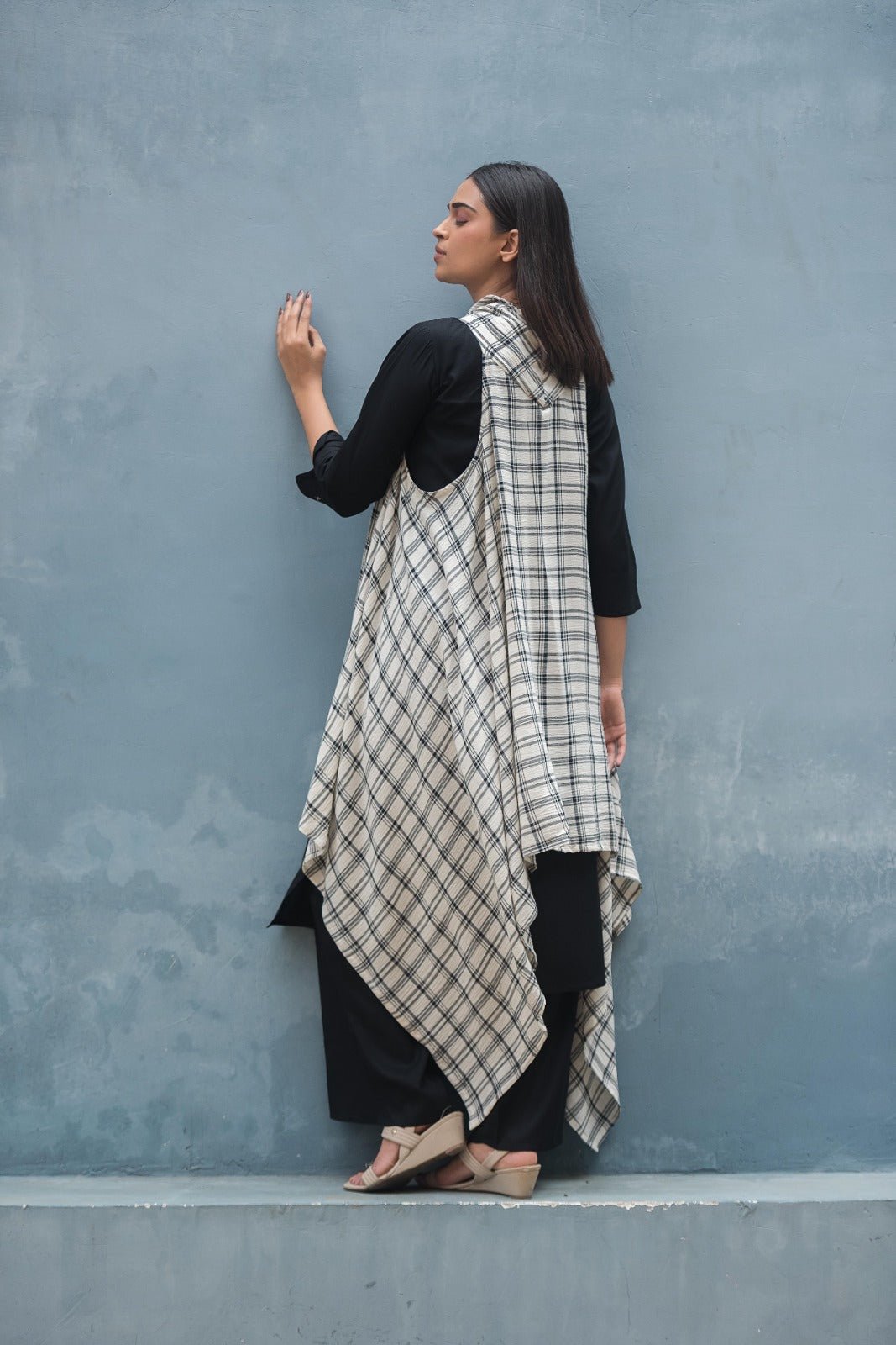 STUNNING THREE - PIECE SET WITH RAYON FABRIC, LINEN SHRUG, AND CULOTTE PANTS - Shreenath Collection