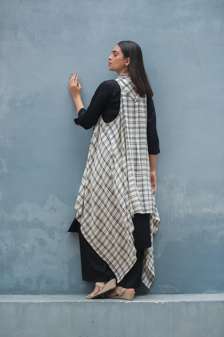 STUNNING THREE - PIECE SET WITH RAYON FABRIC, LINEN SHRUG, AND CULOTTE PANTS - Shreenath Collection