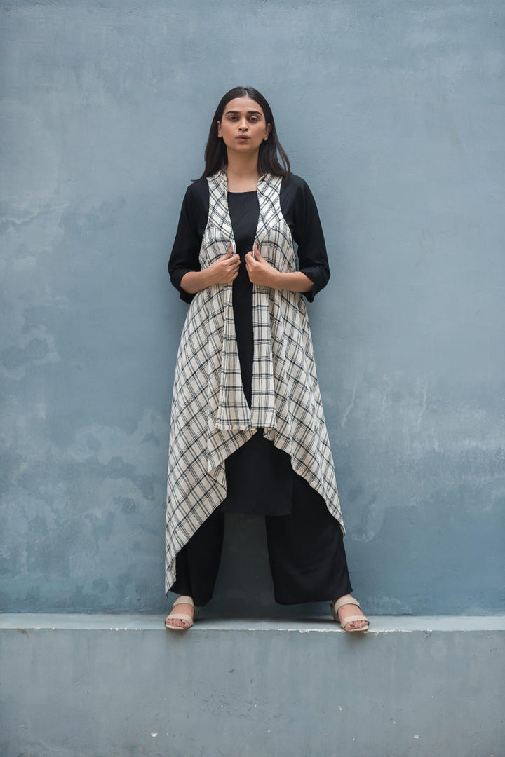 STUNNING THREE - PIECE SET WITH RAYON FABRIC, LINEN SHRUG, AND CULOTTE PANTS - Shreenath Collection